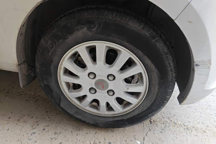 Used Wuling Rongguang V 2016 1.5L Standard Version Right Front Wheel Hub