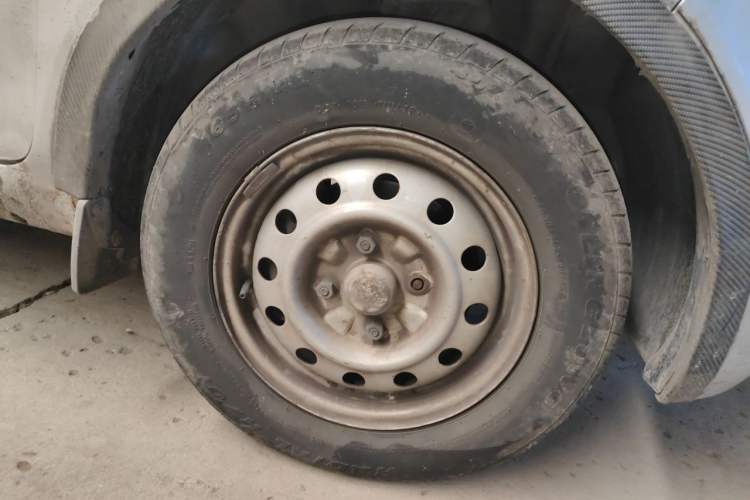 Used Wuling Rongguang V 2016 1.2L Practical Model Non-Power-Assisted Right Front Wheel Hub