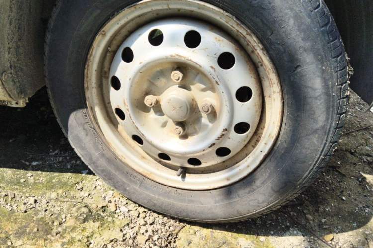 Used Wuling Rongguang V 2016 1.2L Practical Model Non-Power-Assisted Right Front Wheel Hub