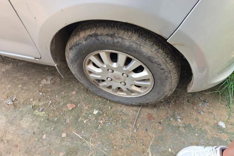 Used Wuling Rongguang V 2016 1.2L Standard Version Right Front Wheel Hub