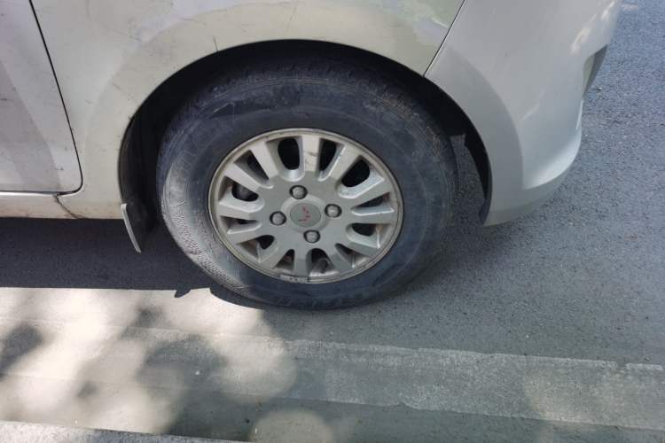 Used Wuling Rongguang V 2016 1.5L Standard Version Right Front Wheel Hub