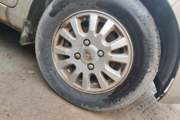 Used Wuling Rongguang V 2016 1.5L Standard Version Right Front Wheel Hub