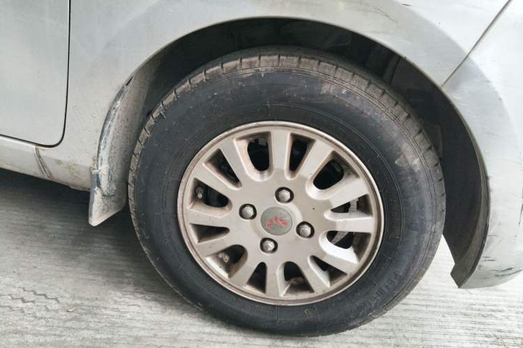 Used Wuling Rongguang V 2016 1.5L Standard Version Right Front Wheel Hub
