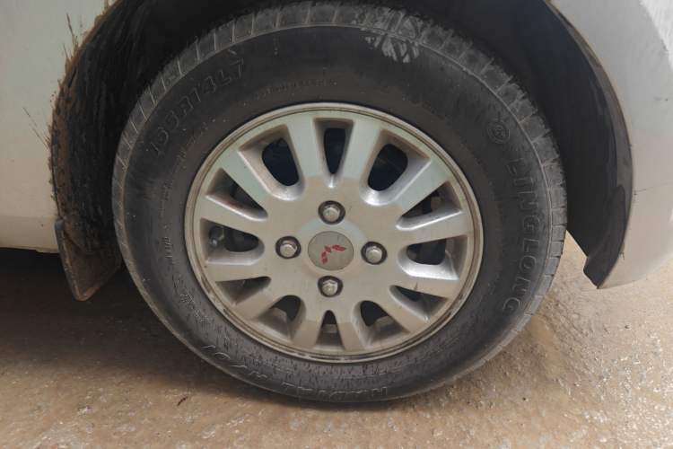 Used Wuling Rongguang V 2016 1.2L Standard Version Right Front Wheel Hub