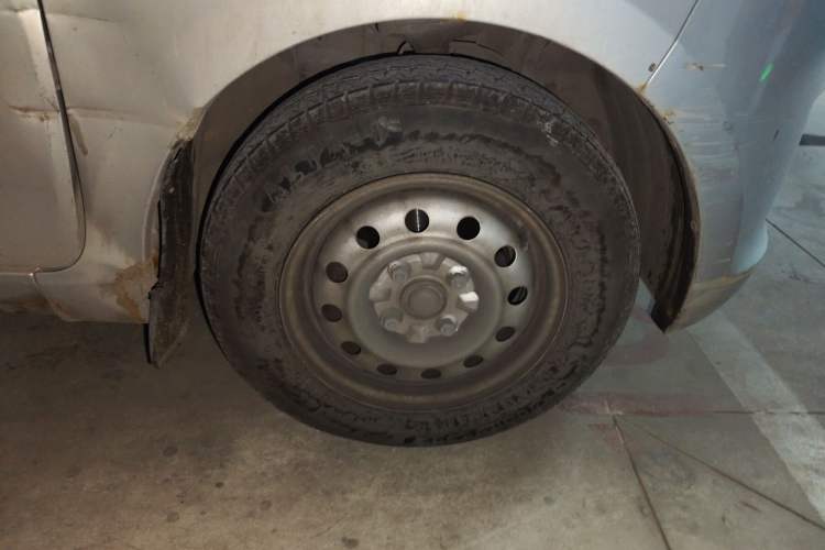 Used Wuling Rongguang V 2016 1.2L Practical Version Right Front Wheel Hub
