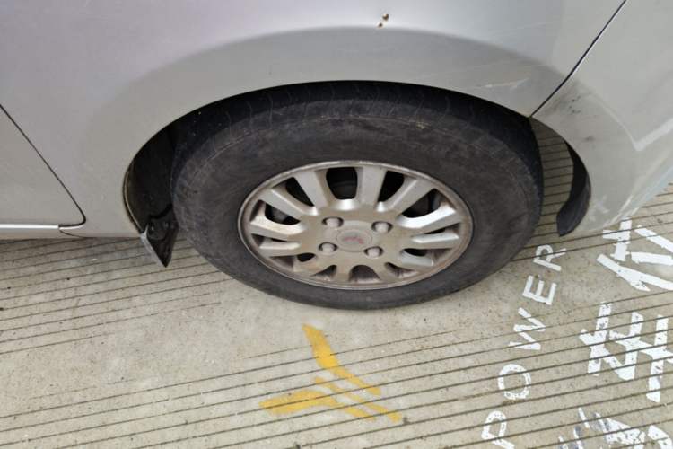 Used Wuling Rongguang V 2016 1.5L Practical Version Non-Power-Assisted Right Front Wheel Hub