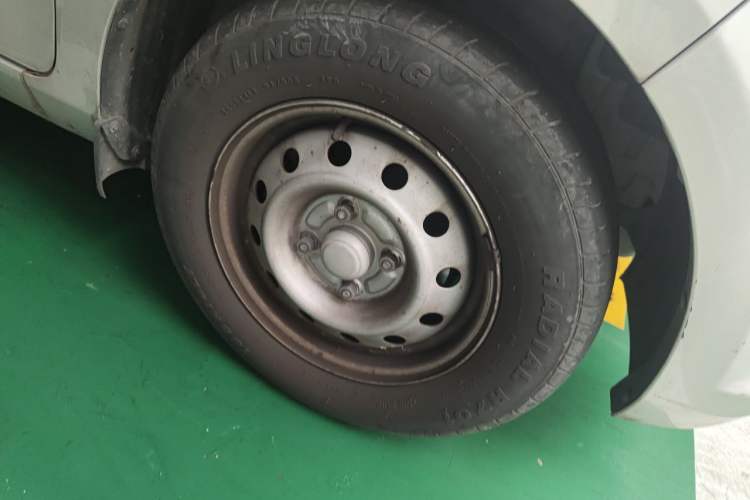 Used Wuling Rongguang V 2016 1.2L Practical Version Right Front Wheel Hub