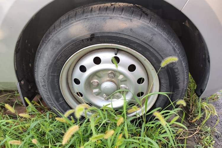 Used Wuling Rongguang V 2016 1.5L Practical Version Right Front Wheel Hub