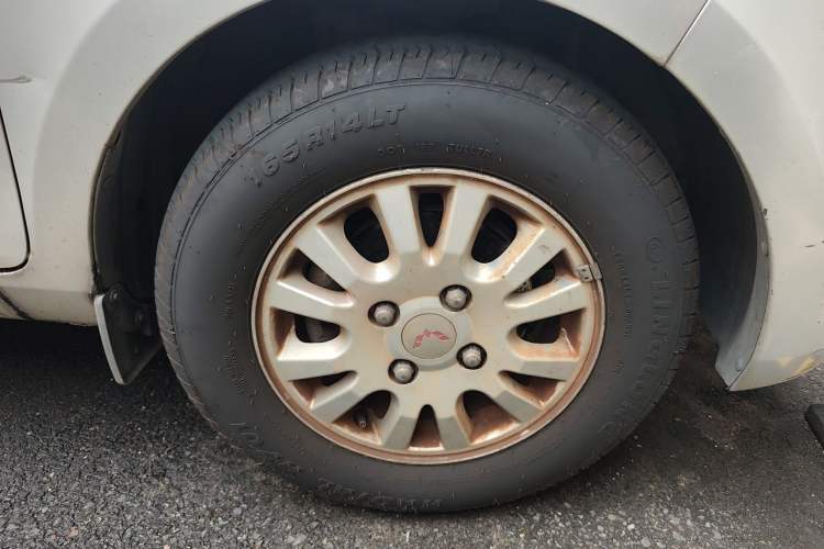 Used Wuling Rongguang V 2016 1.5L Standard Version Right Front Wheel Hub