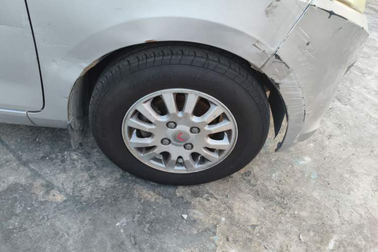 Used Wuling Rongguang V 2016 1.5L Standard Version Right Front Wheel Hub