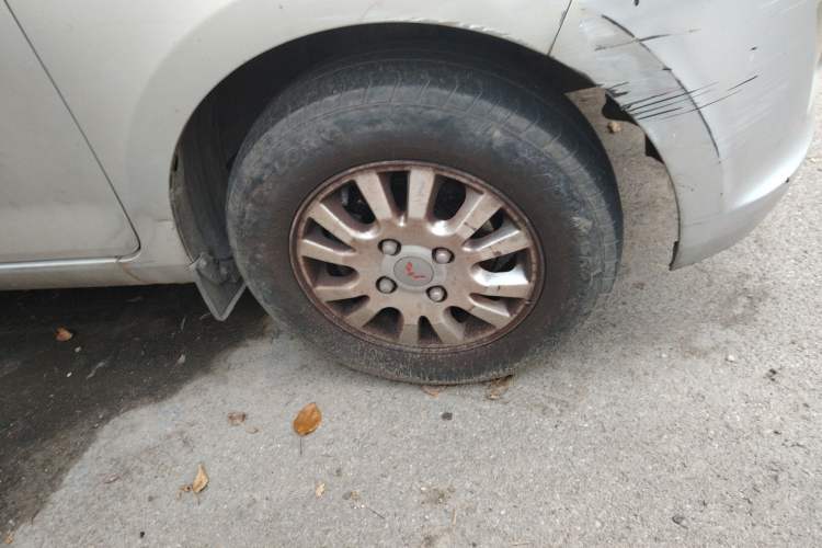 Used Wuling Rongguang V 2016 1.2L Standard Version Right Front Wheel Hub