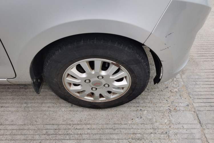 Used Wuling Rongguang V 2016 1.5L Standard Version Right Front Wheel Hub