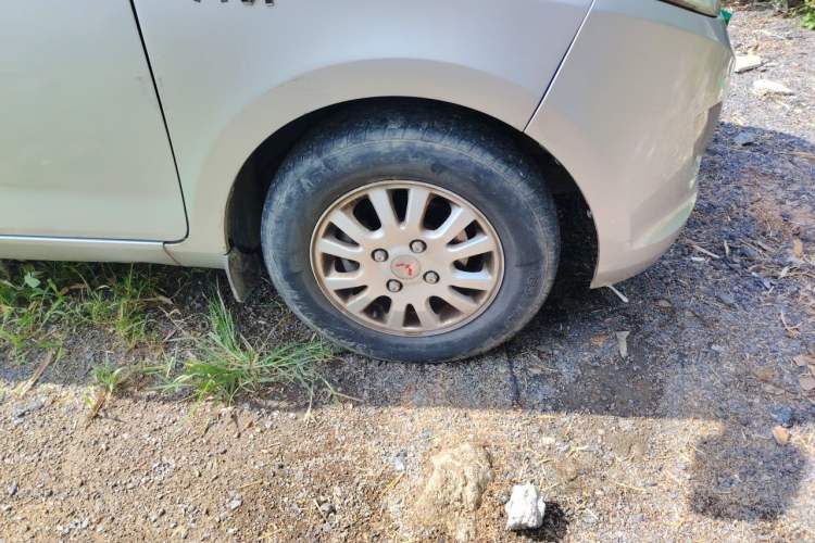 Used Wuling Rongguang V 2016 1.5L Standard Version Right Front Wheel Hub