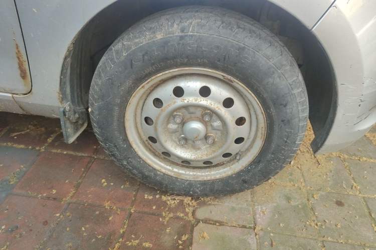 Used Wuling Rongguang V 2016 1.2L Practical Model Non-Power-Assisted Right Front Wheel Hub