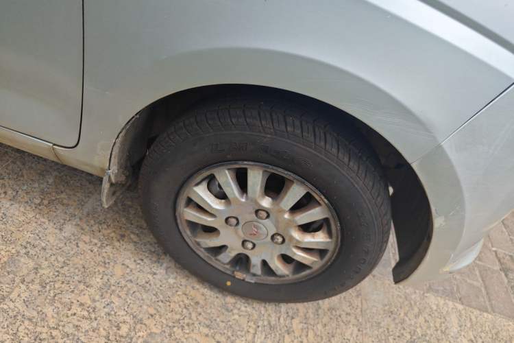 Used Wuling Rongguang V 2016 1.5L Standard Version Right Front Wheel Hub