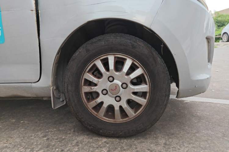 Used Wuling Rongguang V 2016 1.5L Standard Version Right Front Wheel Hub
