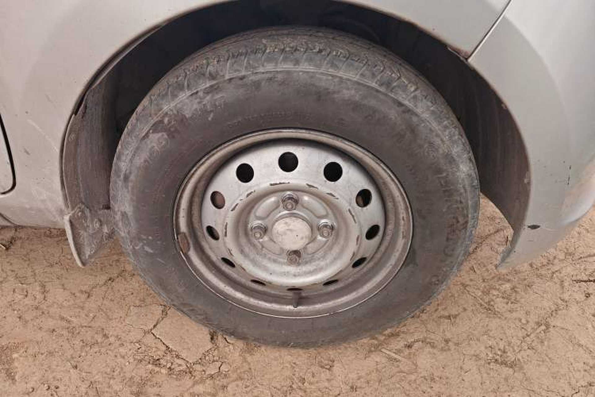 Used Wuling Rongguang V 2016 1.5L Practical Version Right Front Wheel Hub
