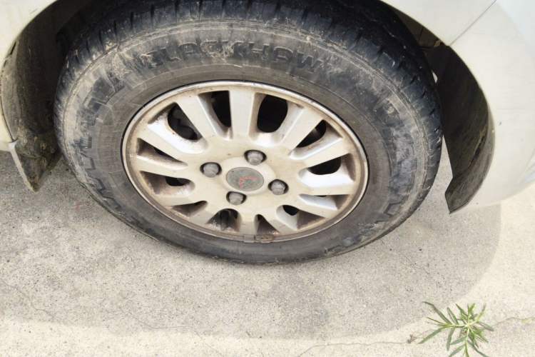 Used Wuling Rongguang V 2016 1.5L Standard Version Right Front Wheel Hub