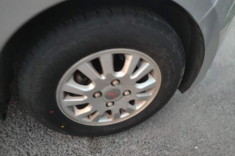 Used Wuling Rongguang V 2016 1.5L Standard Version Right Front Wheel Hub