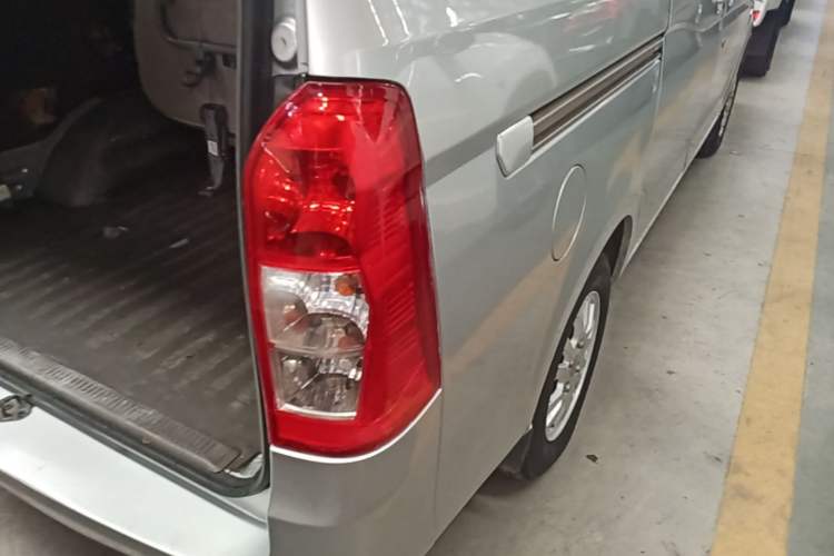 Used Wuling Rongguang V 2016 1.5L Standard Version Right Rear Taillight