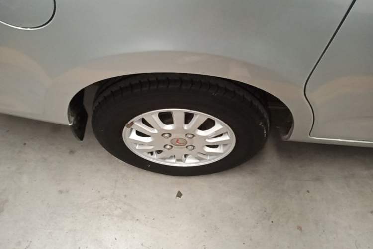 Used Wuling Rongguang V 2016 1.5L Standard Version Right Rear Wheel Hub
