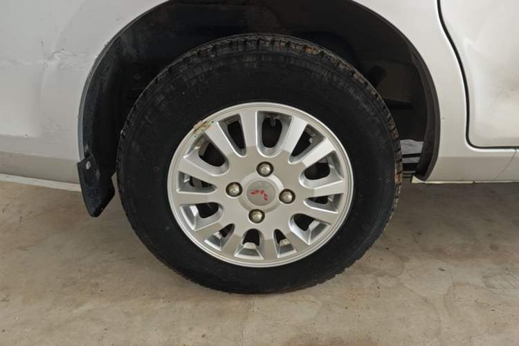 Used Wuling Rongguang V 2016 1.5L Standard Version Right Rear Wheel Hub