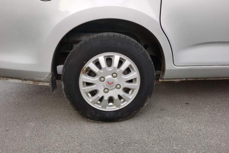 Used Wuling Rongguang V 2016 1.5L Standard Version Right Rear Wheel Hub