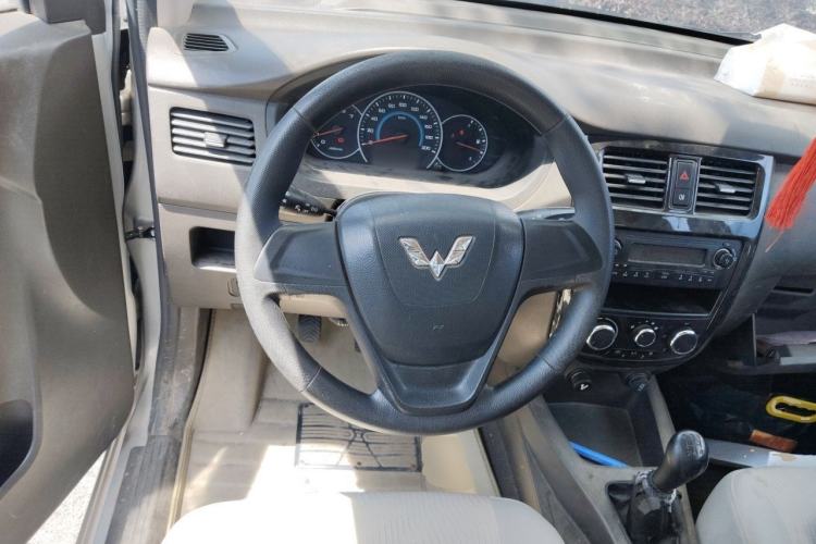 Used Wuling Rongguang V 2016 1.5L Standard Version Steering Wheel
