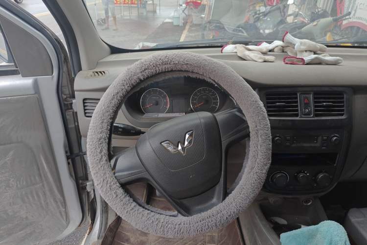 Used Wuling Rongguang V 2016 1.5L Practical Version Steering Wheel