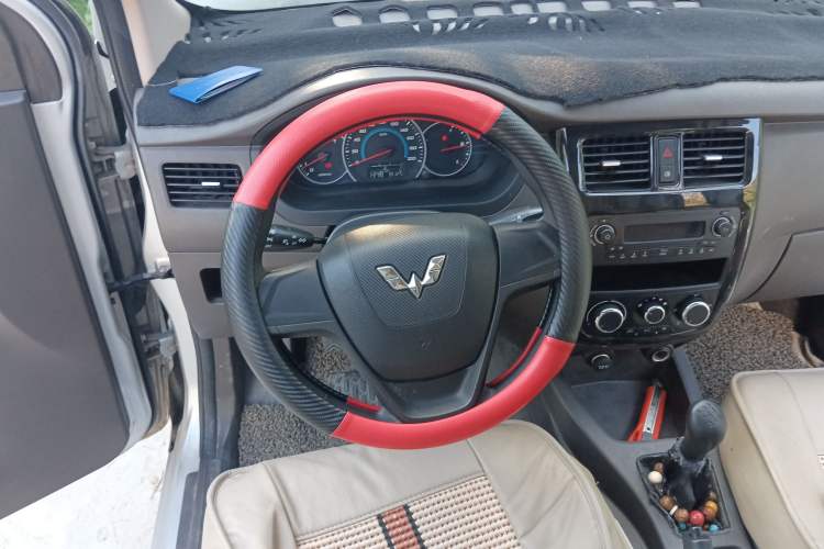 Used Wuling Rongguang V 2016 1.5L Standard Version Steering Wheel