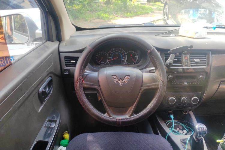 Used Wuling Rongguang V 2016 1.5L Standard Version Steering Wheel