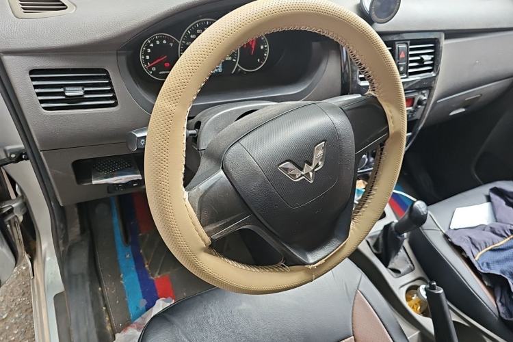 Used Wuling Rongguang V 2016 1.5L Standard Version Steering Wheel