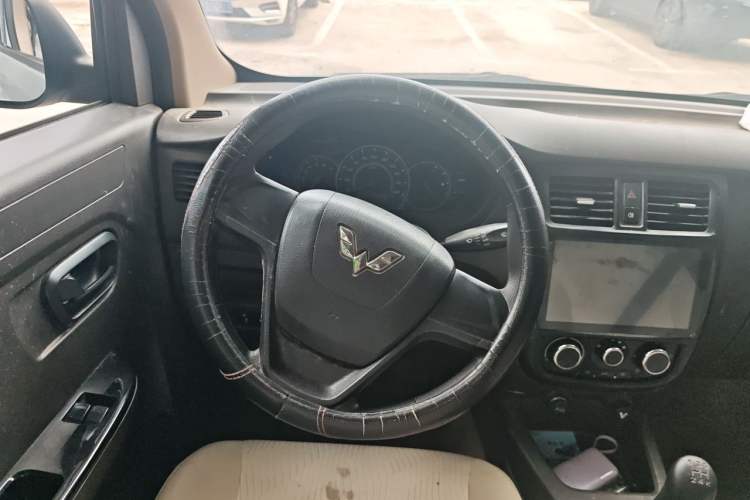 Used Wuling Rongguang V 2016 1.5L Practical Version Steering Wheel
