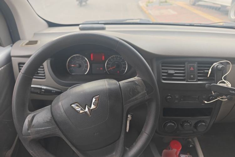 Used Wuling Rongguang V 2016 1.5L Practical Version Steering Wheel