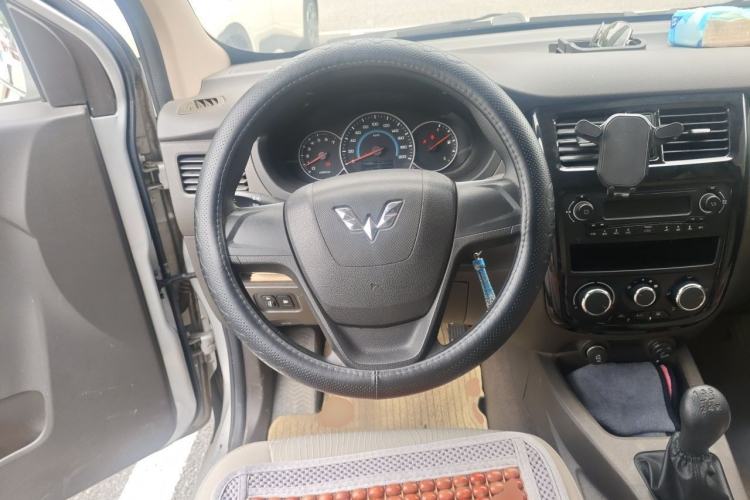 Used Wuling Rongguang V 2016 1.5L Standard Version Steering Wheel