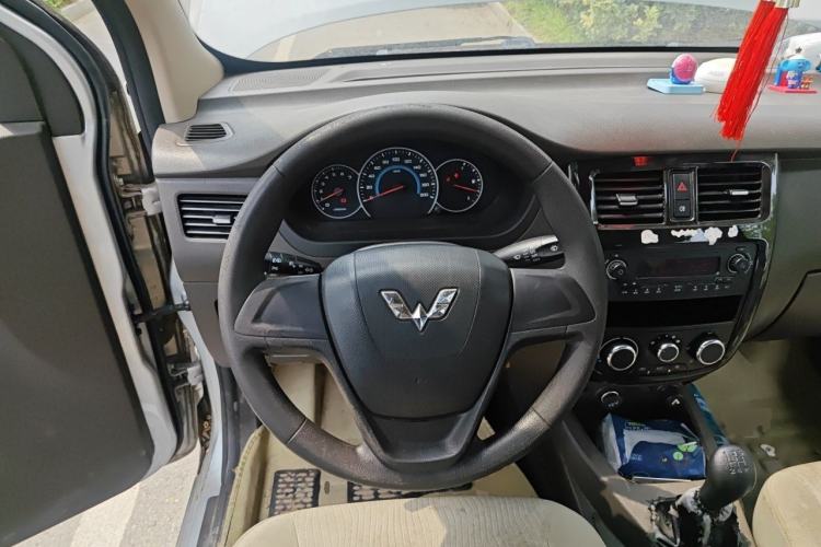 Used Wuling Rongguang V 2016 1.5L Standard Version Steering Wheel