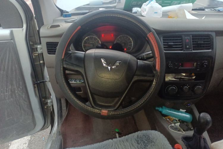 Used Wuling Rongguang V 2016 1.5L Practical Version Steering Wheel