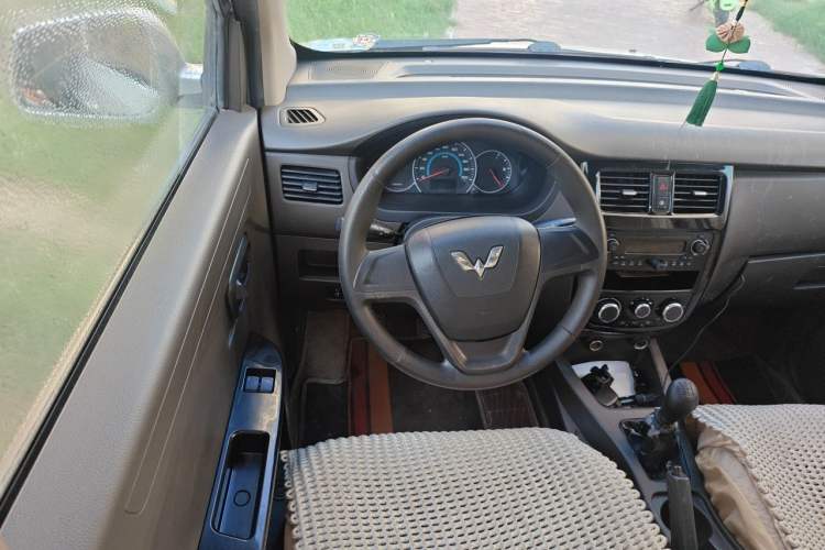 Used Wuling Rongguang V 2016 1.5L Standard Version Steering Wheel