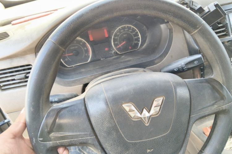 Used Wuling Rongguang V 2016 1.2L Practical Model Non-Power-Assisted Steering Wheel