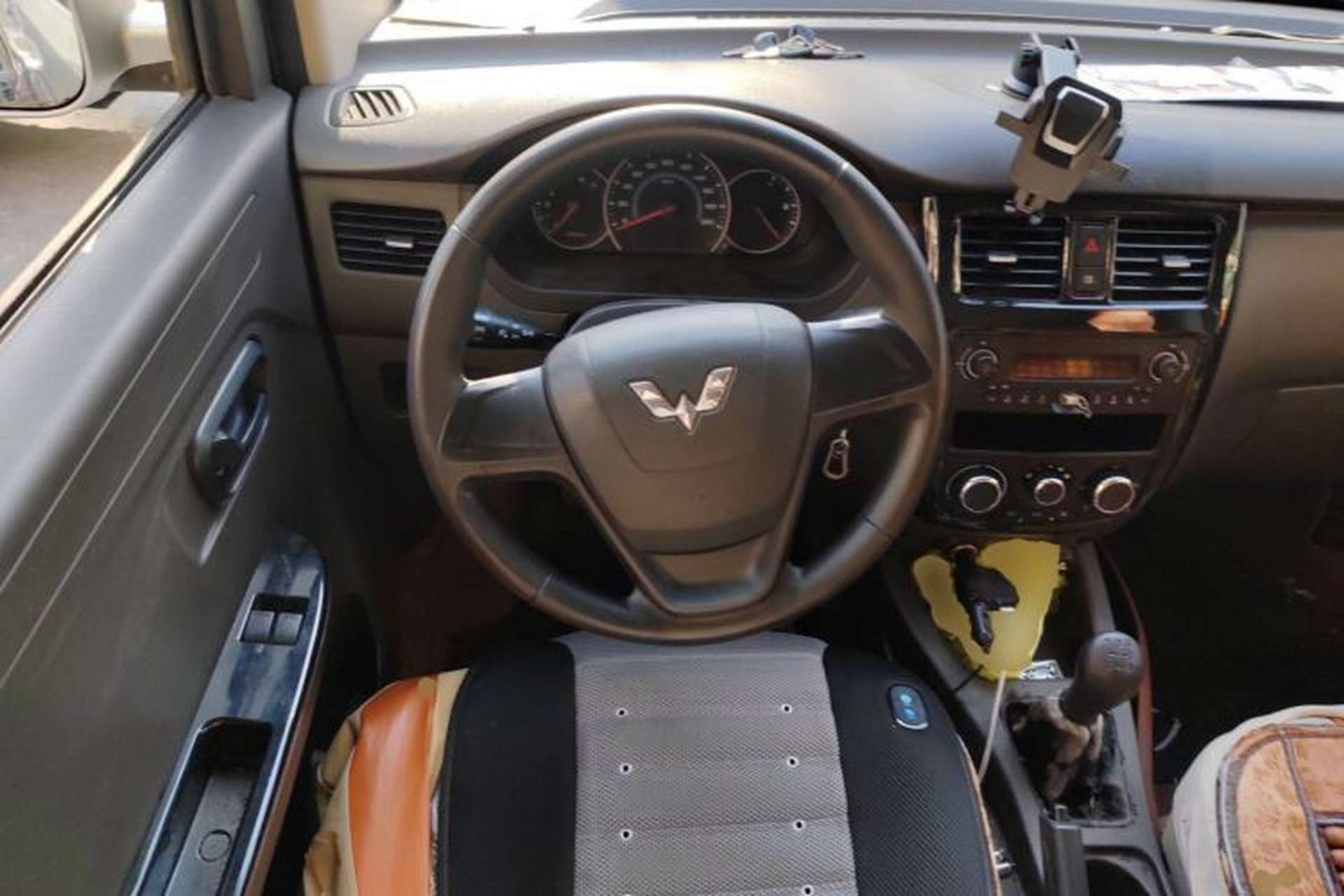 Used Wuling Rongguang V 2016 1.5L Standard Version Steering Wheel