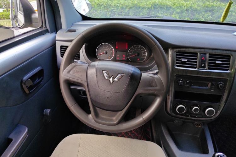 Used Wuling Rongguang V 2016 1.5L Practical Version Non-Power-Assisted Steering Wheel
