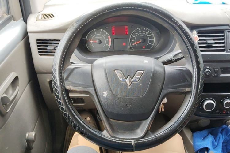 Used Wuling Rongguang V 2016 1.5L Practical Version Steering Wheel