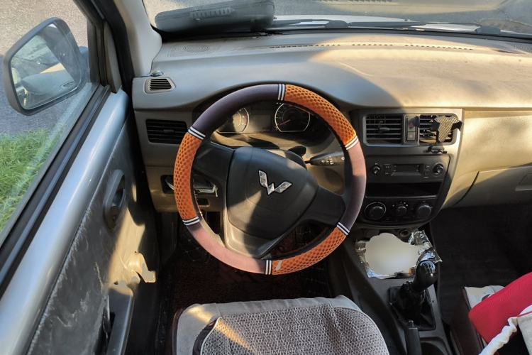 Used Wuling Rongguang V 2016 1.5L Practical Version Steering Wheel