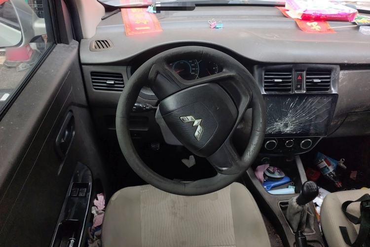Used Wuling Rongguang V 2016 1.5L Standard Version Steering Wheel