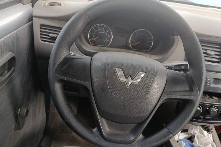 Used Wuling Rongguang V 2016 1.2L Practical Version Steering Wheel