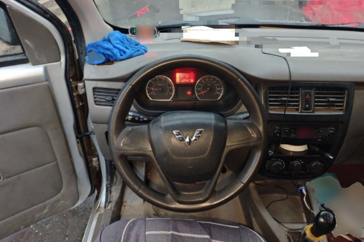 Used Wuling Rongguang V 2016 1.5L Practical Version Steering Wheel