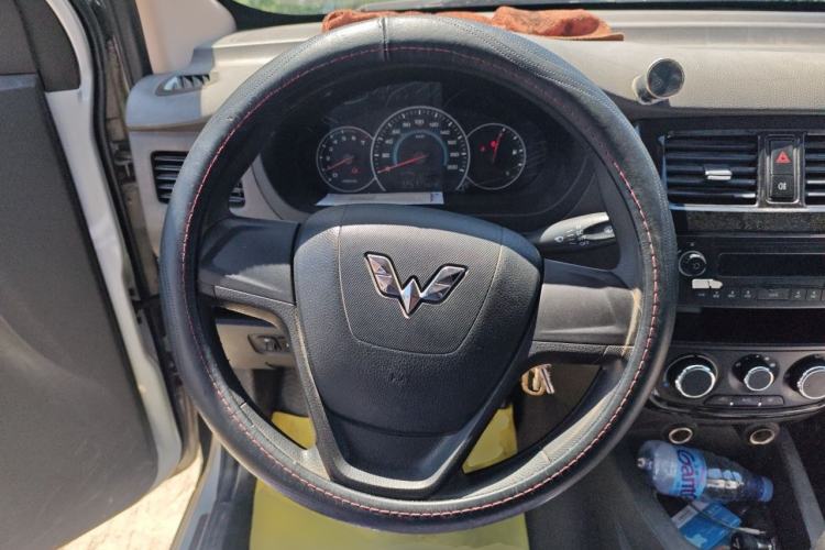 Used Wuling Rongguang V 2016 1.5L Standard Version Steering Wheel