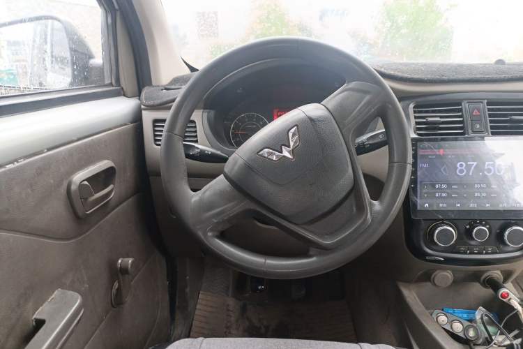 Used Wuling Rongguang V 2016 1.2L Practical Version Steering Wheel
