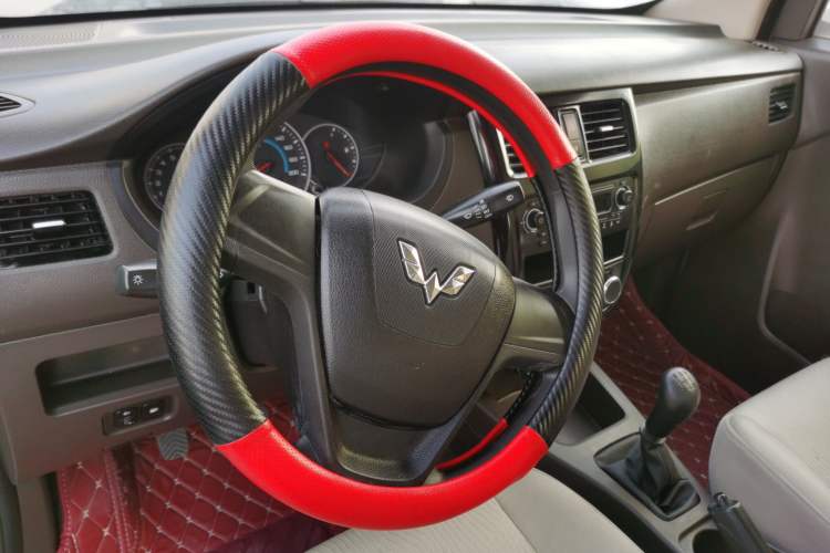 Used Wuling Rongguang V 2016 1.5L Standard Version Steering Wheel