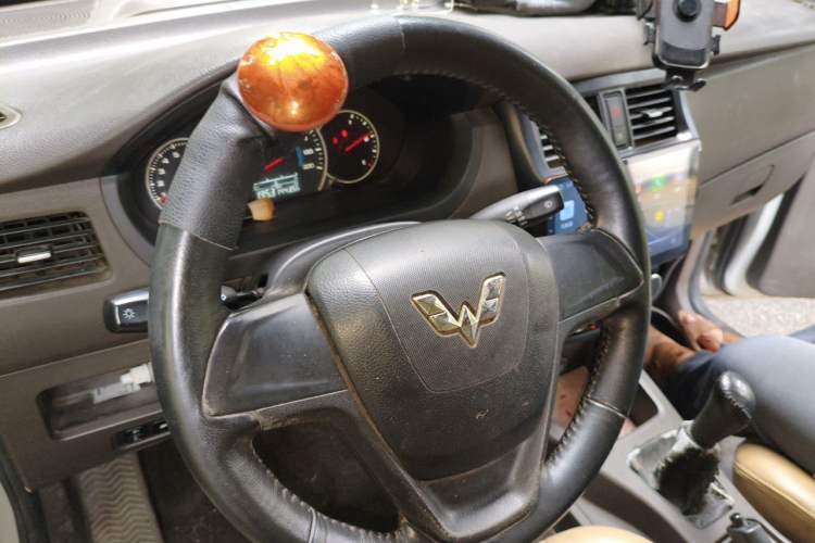 Used Wuling Rongguang V 2016 1.5L Standard Version Steering Wheel